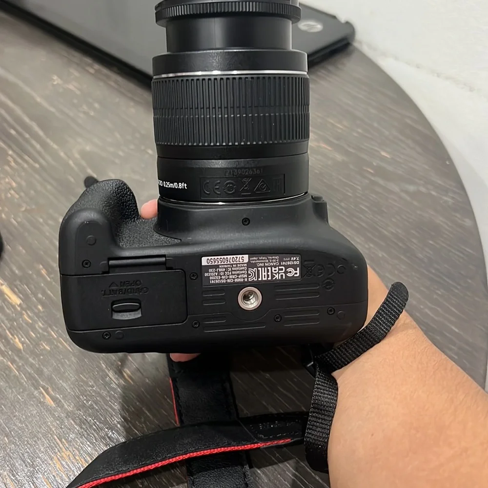 Canon EOS REBEL T7